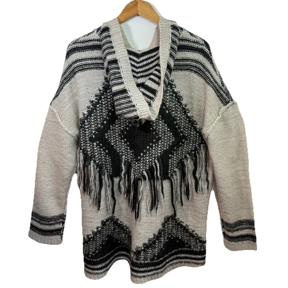 AQUA Chunky Knit Hoodie Sweater L Exposed Seams Casual Ivory Blacks Fringe $88